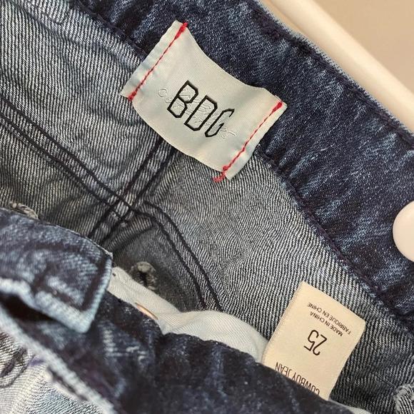 BDG Urban Outfitters Butterfly Embroidered Doodle Wash Cowboy Jeans - Size 25 - Picture 13 of 14